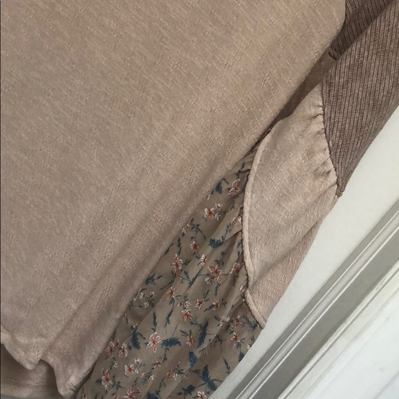 TAUPE PRINT TOP - Picture 4 of 6